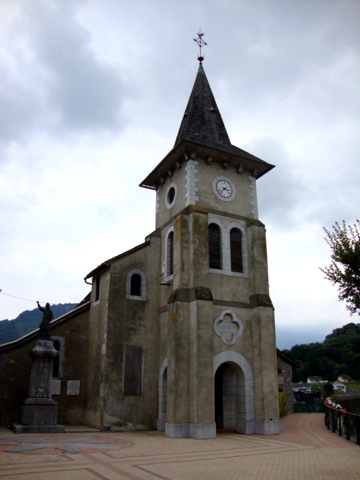 Issor (Pyr-Atl, Fr) église Saint-Jean-l'Évangéliste