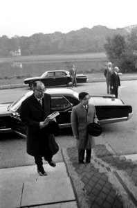 Japans prinselijk paar in Nederland prins Masahito en links de Japanse ambassa…, Bestanddeelnr 918-3538