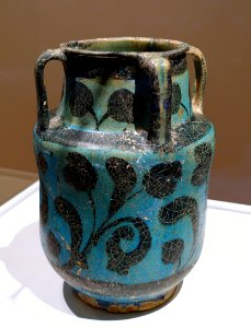 Jar, Iran, 14th to 15th century AD, underglaze slip-painted fritware - Aga Khan Museum - Toronto, Canada - DSC06618