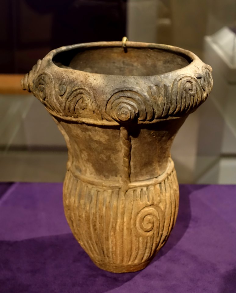 Jar, Japan, Middle to Late Jomon period, 35th-11th century BC, earthenware - Princeton University Art Museum - DSC07118