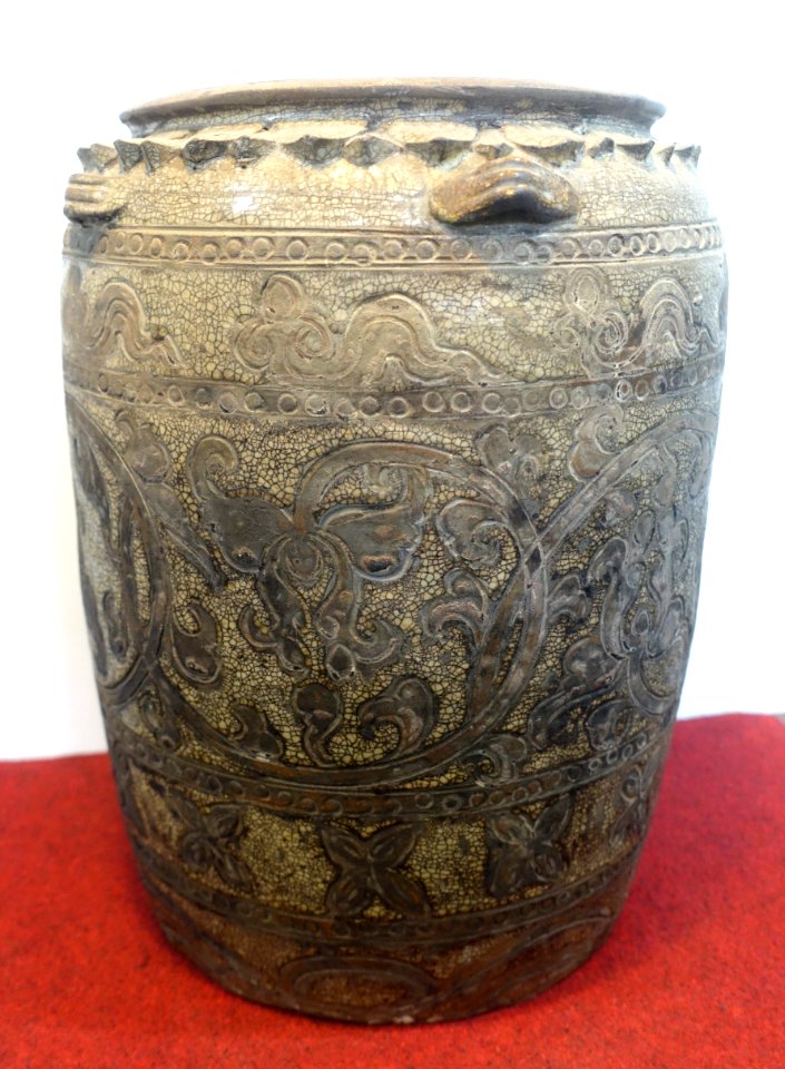 Jar, Tran dynasty, 14th century AD, stoneware - Museum of Vietnamese History - Ho Chi Minh City - DSC06204