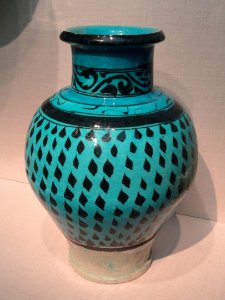 Jar, Rakka, Syria, late 12th-early 13th century AD, stonepaste painted in black under turquoise glaze - Freer Gallery of Art - DSC05335