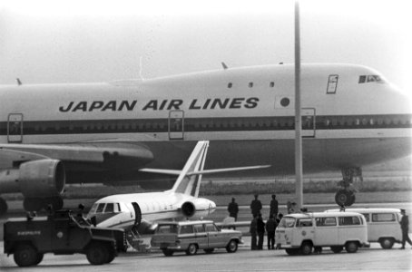 Japanner Furuya vanuit Parijse gevangenis overgevlogen naar Schiphol met Frans m, Bestanddeelnr 927-4518