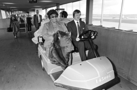 Jazz-zangeres Ella Fitzgerald uit VS in ons land voor concert in Adam, Ella Fit, Bestanddeelnr 931-1160