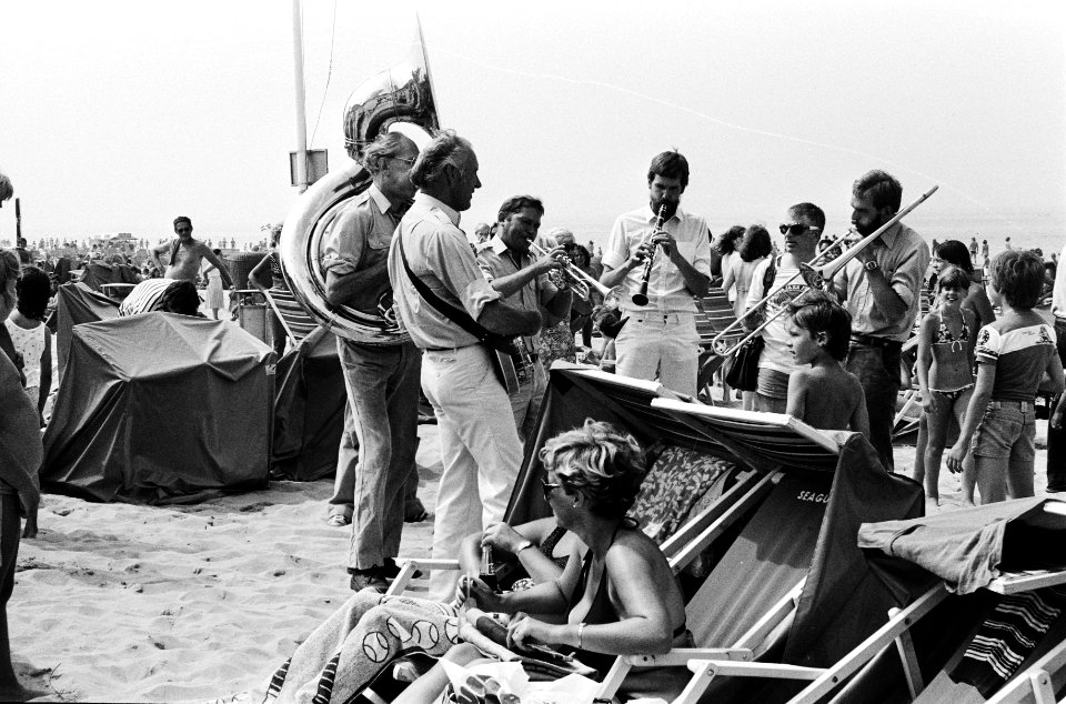 Jazz Behind the Beach in Zandvoort, optreden van de Haarlem Hotpeppers Jazzband, Bestanddeelnr 930-9470