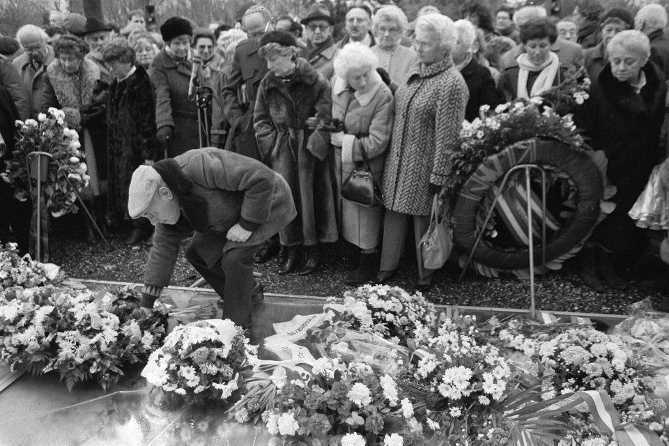 Jaarlijkse Auschwitzherdenking op Nieuwe Oosterbegraafplaats te Amsterdam, Bestanddeelnr 933-8704