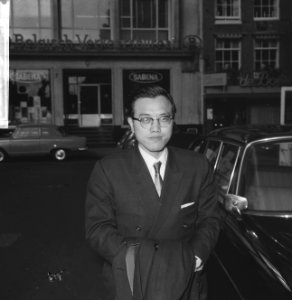 Japanse ambassade attache de heer Nankajima op politiebur Leidseplein (in verban, Bestanddeelnr 918-1691