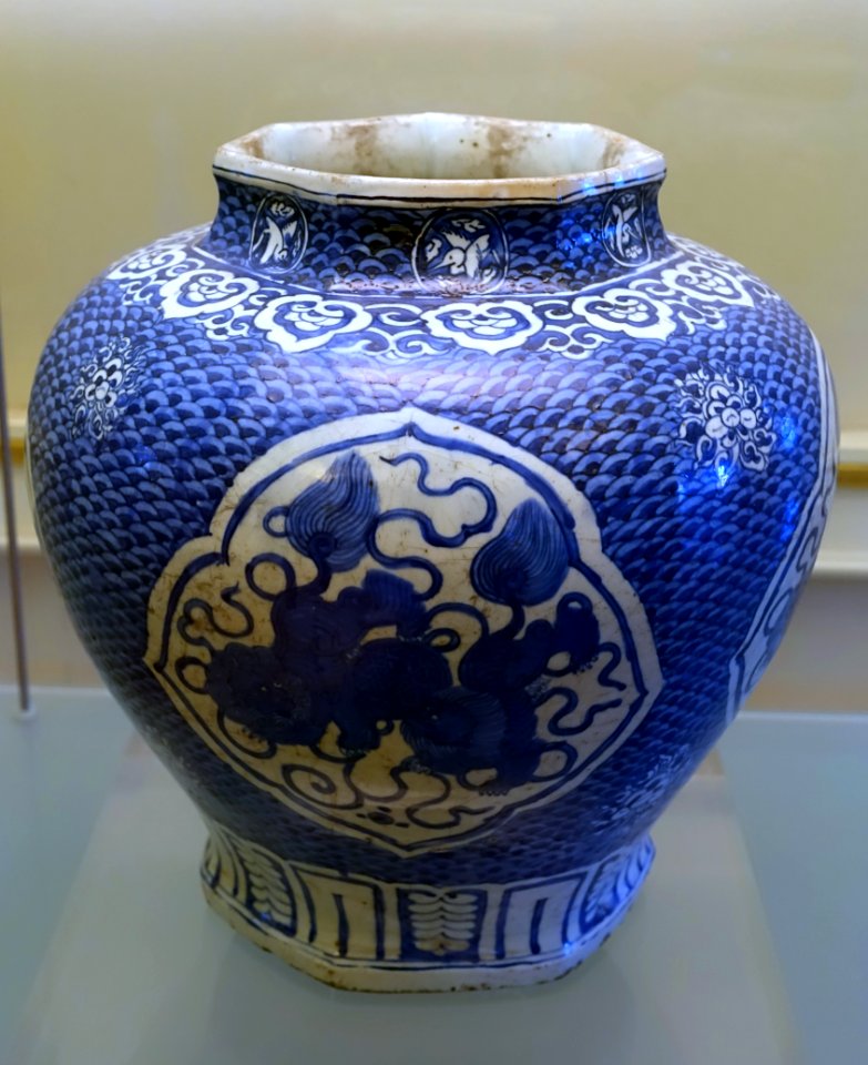 Jar, China, Ming dynasty, 1500s to early 1600s AD, ceramic - Museu Nacional de Soares dos Reis - Porto, Portugal - DSC00518