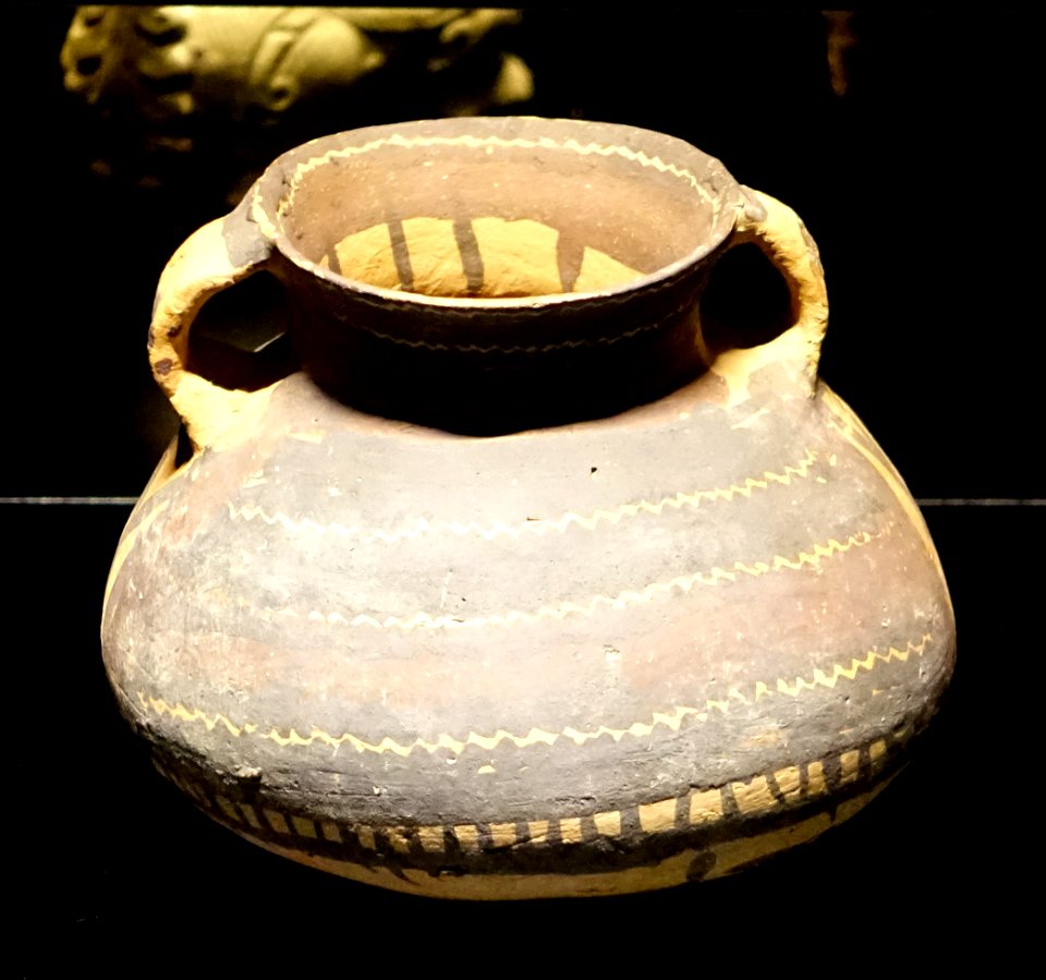 Jar, neolithic China, Yangshao Gansu culture, Banshan period, 3rd millenium BC, painted earthenware - Museu do Oriente - Lisbon, Portugal - DSC06847