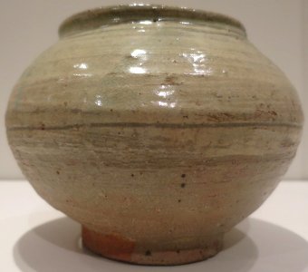 Jar from Korea, 16th century, glazed stoneware, Honolulu Museum of Art, 132 photo