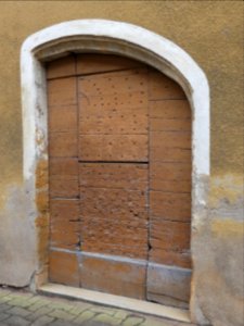 Jarnioux - Rue de l'Ombre - Porte arrondie au numéro 794