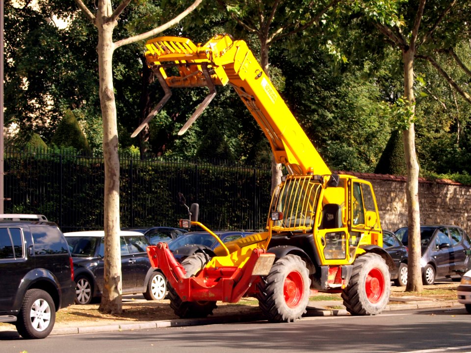 JCB Telescopic crane at Paris pic1