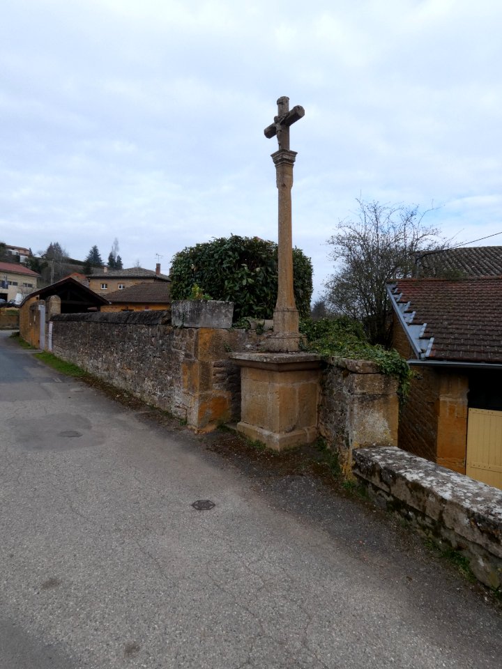 Jarnioux - Rue des Pierres Dorées - Croix
