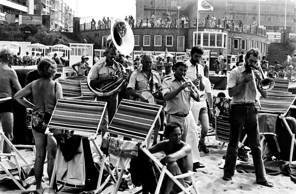 Jazz Behind the Beach in Zandvoort, optreden van de Haarlem Hotpeppers Jazzband, Bestanddeelnr 930-9469