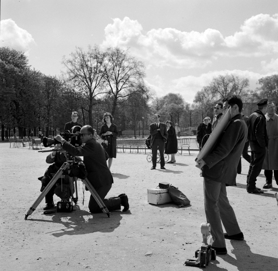 Japanse filmcrew in Le Jardin des Tuileries, Bestanddeelnr 254-0496