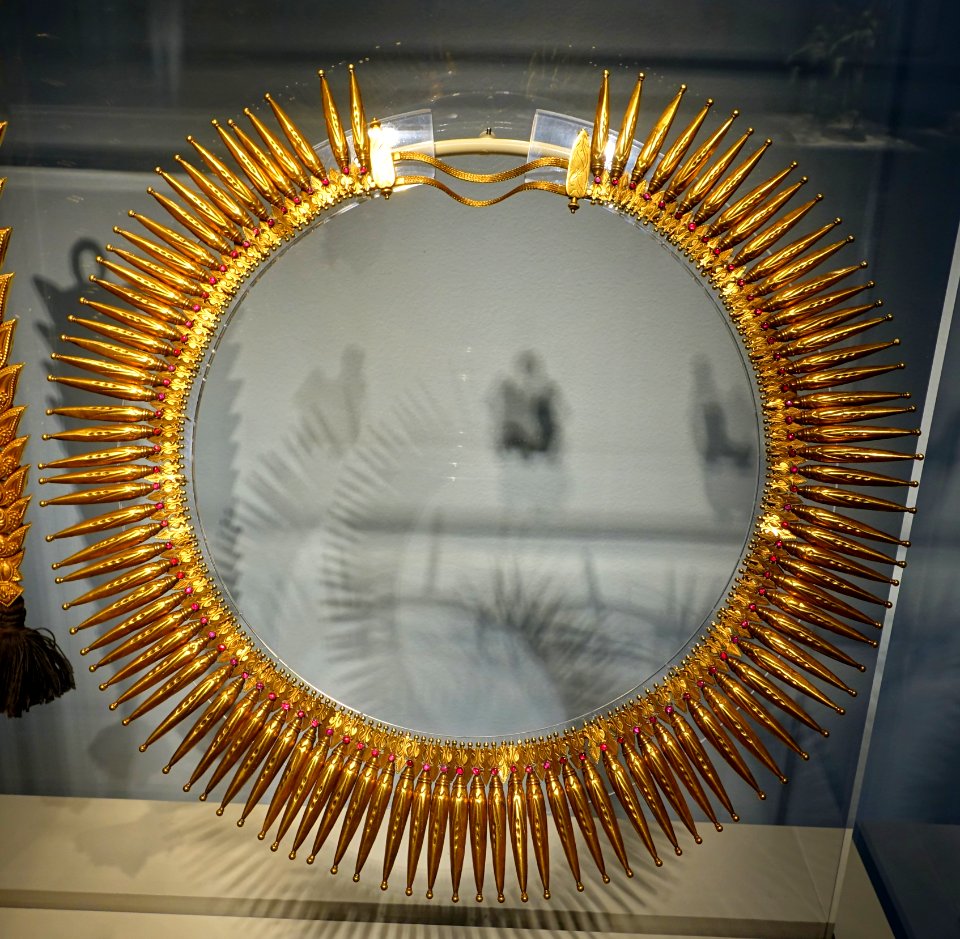 Jasmine bud necklace, late 19th to early 20 century, Tamil Nadu, India, gold and red semiprecious stones - Freer Gallery of Art - DSC04487