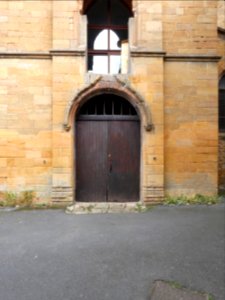 Jarnioux - Place de l'Ancienne Église - Porte de la chapelle Sainte-Catherine