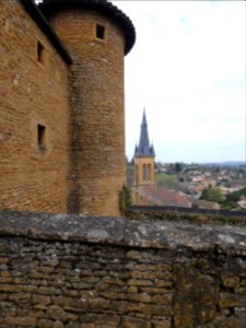 Jarnioux - Château - Vue sur l'église