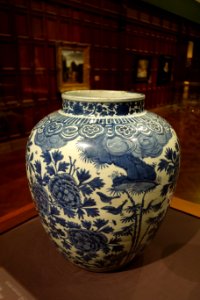 Jar, Ming Dynasty, late 16th century, porcelain - Cincinnati Art Museum - DSC04429