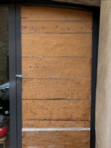 Jarnioux - Rue de l'Ombre - Porte aux blasons au numéro 794