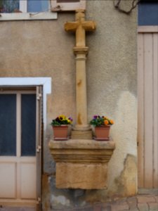 Jarnioux - Rue de l'Ombre - Croix de 1705
