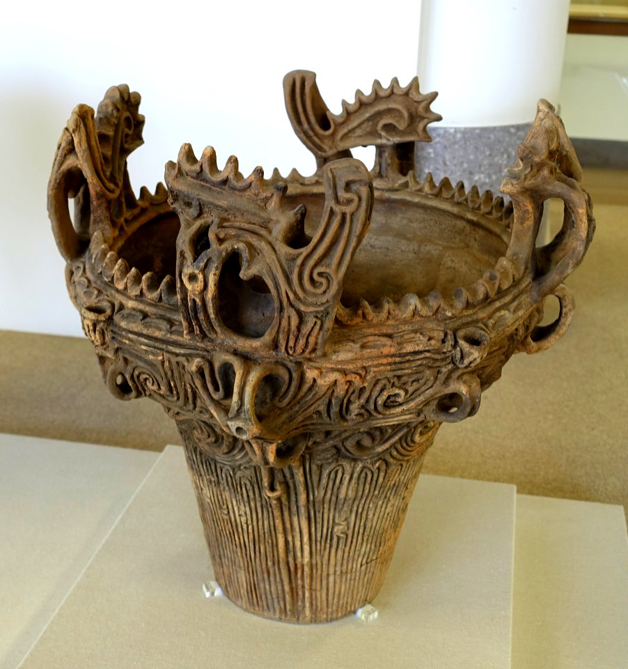 Jar, excavated at Niigata prefecture, Japan, Middle Jomon period, 3500-2500 BC, ceramic - Hakone Museum of Art - Hakone, Kanagawa, Japan - DSC08128