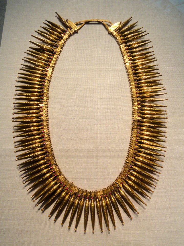 Jasmine bud necklace, late 19th to early 20 century, Tamil Nadu, India, gold and red semiprecious stones - Freer Gallery of Art - DSC05168