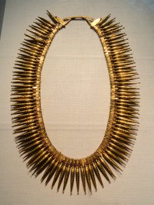 Jasmine bud necklace, late 19th to early 20 century, Tamil Nadu, India, gold and red semiprecious stones - Freer Gallery of Art - DSC05168