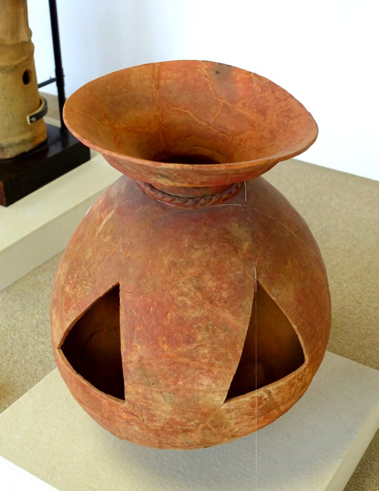 Jar, Haniwa, excavated at Ibaraki prefecture, Japan, Yayoi to Tumulus period, 3rd-4th century AD, terracotta - Hakone Museum of Art - Hakone, Kanagawa, Japan - DSC08137