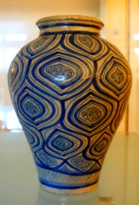 Jar, 1650-1700 AD, faience - Museu Nacional de Soares dos Reis - Porto, Portugal - DSC00345