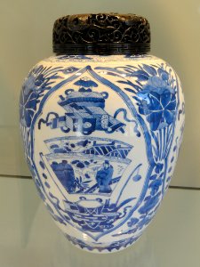 Jar with Hundred Antiques Design, c. 1690-1710, Jingdezhen, hard-paste porcelain with underglaze cobalt - Gardiner Museum, Toronto - DSC00741