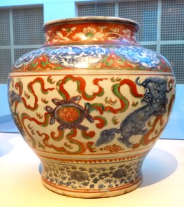 Jar with lions playing with a ball, China, Jingdezhen, Jiangxi province, Ming dynasty, Zhengde emperor, porcelain with underglaze blue and overglaze multicolor - Asian Art Museum of San Francisco - DSC01382