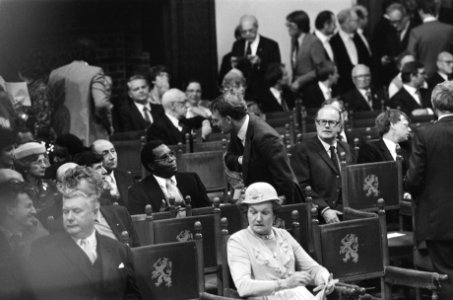 Janmaat ( Centrum Partij ) midden in de Ridderzaal en andere genodigden, Bestanddeelnr 932-3347