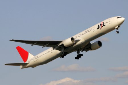 JapanAirlines B777-300 fukuoka 20041228132820