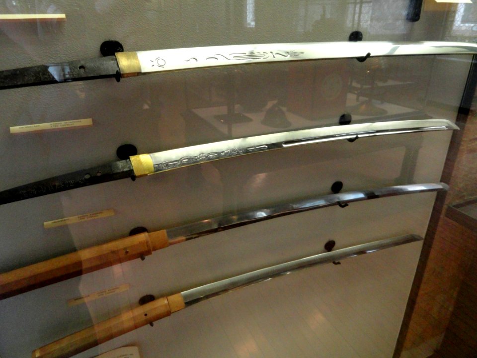 Japanese swords - George Walter Vincent Smith Art Museum - DSC03577