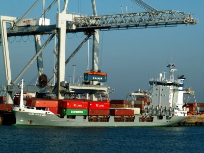 Jan-Fabian front view loading and unloading in the Amazone harbour Port of Rotterdam 14-Jan-2006 photo