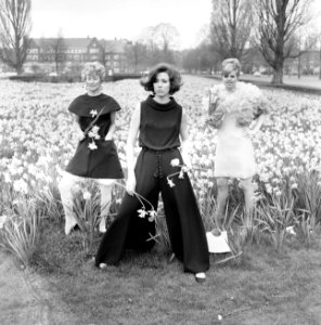 Jean Allen uit Engeland toonde nieuwe herfstmode in Hilton hotel. Buitenopname i, Bestanddeelnr 920-2289
