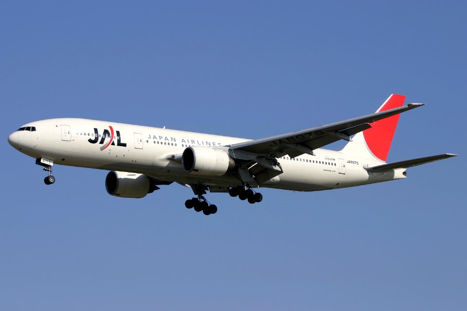 JapanAirlines B777-200 fukuoka 20050213143242