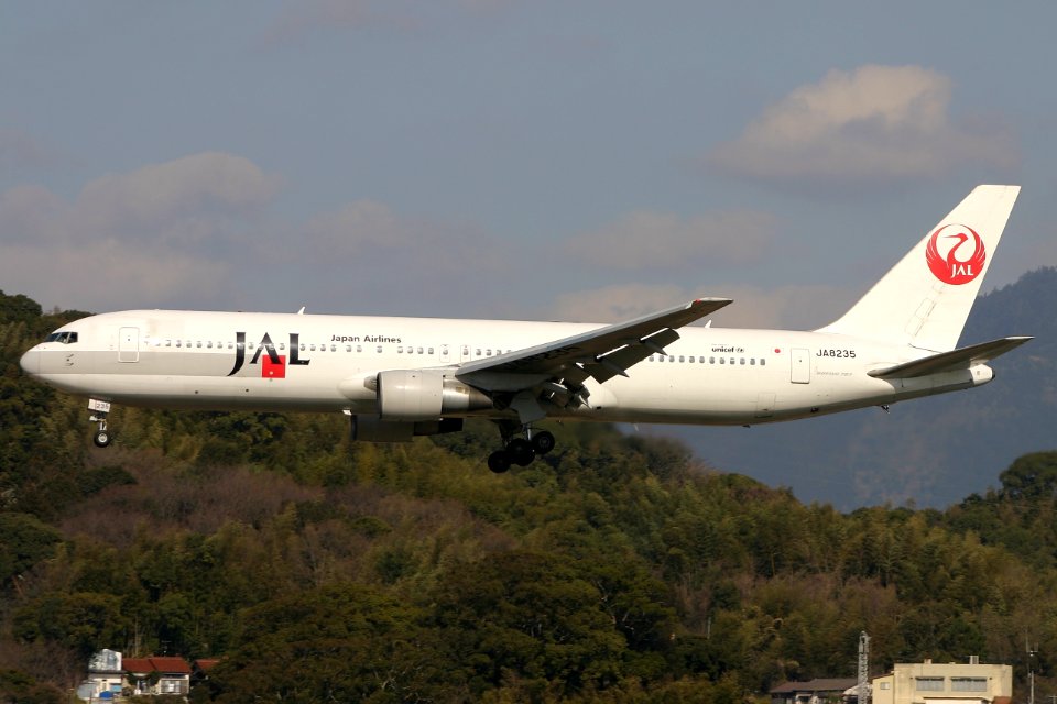 JapanAirlines B767-300 fukuoka 20050314153122