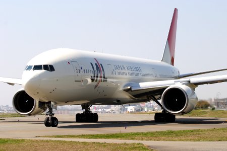 JapanAirlines B777-200 fukuoka 20090406143722
