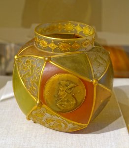 Jar by Mount Washington Glass Company, 1889-1895, blown Royal Flemish glass - Portland Museum of Art - Portland, Maine - DSC04310
