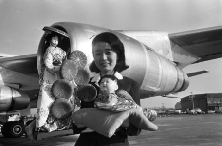 Japanse poppenshow in Holland, van Japan Airlines, Bestanddeelnr 920-0547