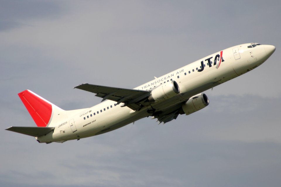 JapanTransoceanAir B737-400 fukuoka 20040911152150