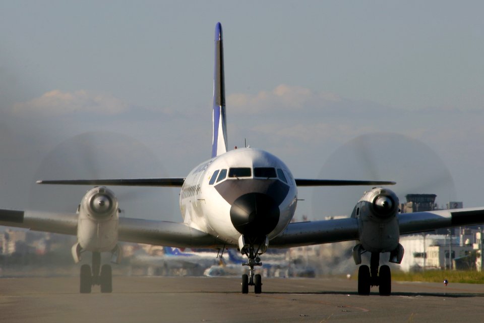 JapanAirCommuter YS-11 fukuoka 20041014154028