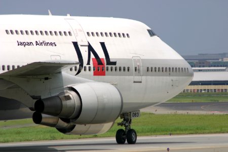 JapanAirlines B747-400 fukuoka 20050429110204