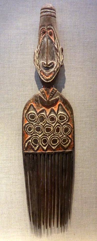 Janiform comb, Western Province, Gulf of Papua, south of the Fly River, Kiwai people, 19th to early 20th century, wood, ochre, lime - De Young Museum - DSC01192