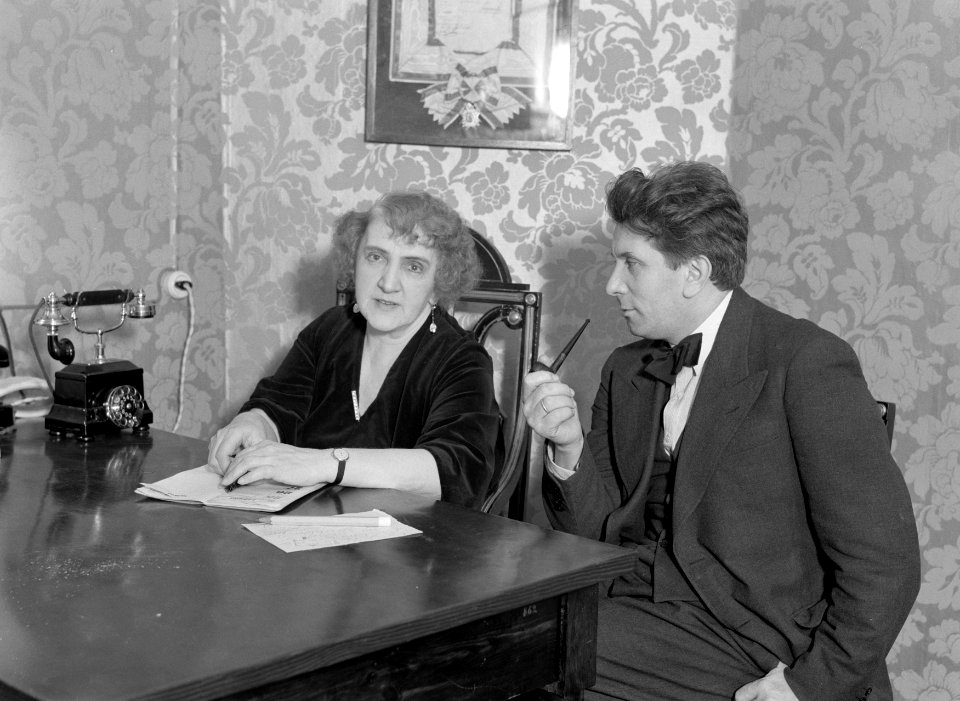 Janina Korolewicz-Wayda, de directrice van de Warschauer opera, en Adam Dolzycki, Bestanddeelnr 190-1207