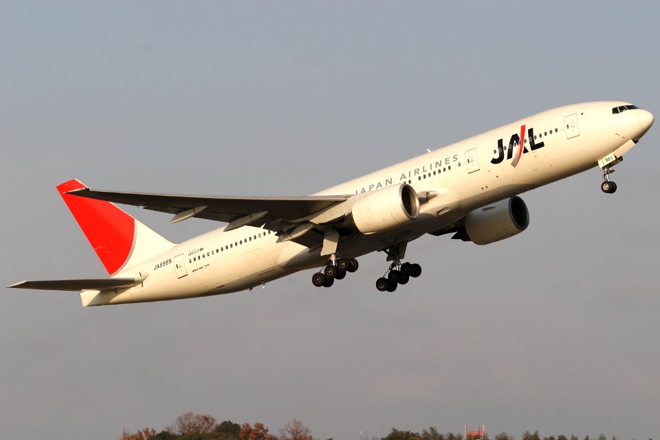 JapanAirlines B777-200 fukuoka 20081212153030