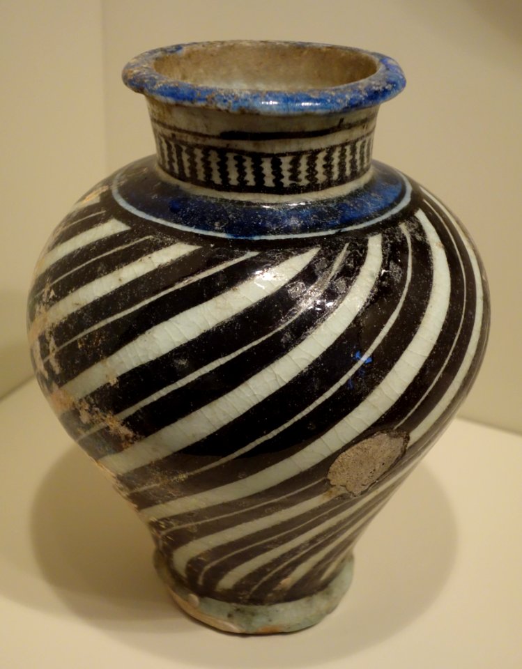 Jar with diagonal stripes, Syria, Ayyubid period, late 12th or early 13th century, earthenware with black painting under transparent glaze - Cincinnati Art Museum - DSC04042