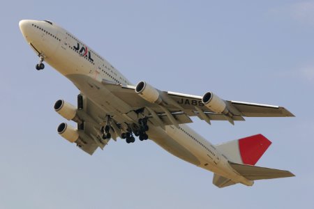 JapanAirlines B747-400 fukuoka 20050128121204